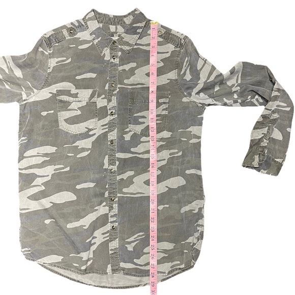 Express Boyfriend Oversized Style Camo Button Down Casual Shirt Women's Medium - Picture 5 of 8